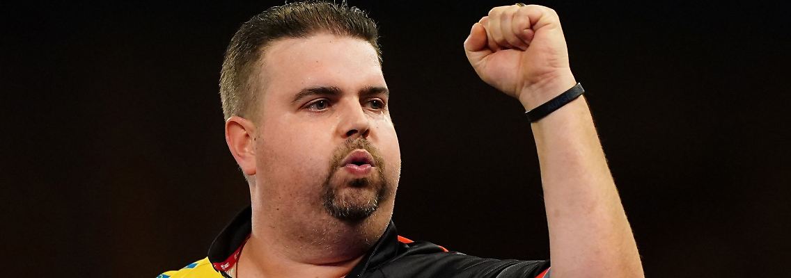 Gabriel Clemens trifft bei der Darts-WM auf Englands Top-Profi Dave Chisnall.