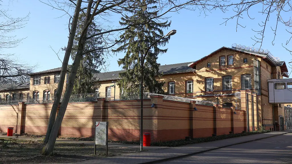 Blick-auf-eines-der-Gebaeude-vom-Krankenhaus-Massregelvollzug-in-Berlin