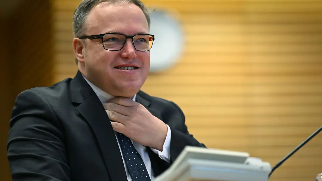 Thueringens-CDU-Fraktionschef-Mario-Voigt-im-Thueringer-Landtags