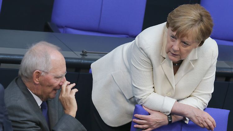 Schäuble diente Merkel in drei Kabinetten als Minister.
