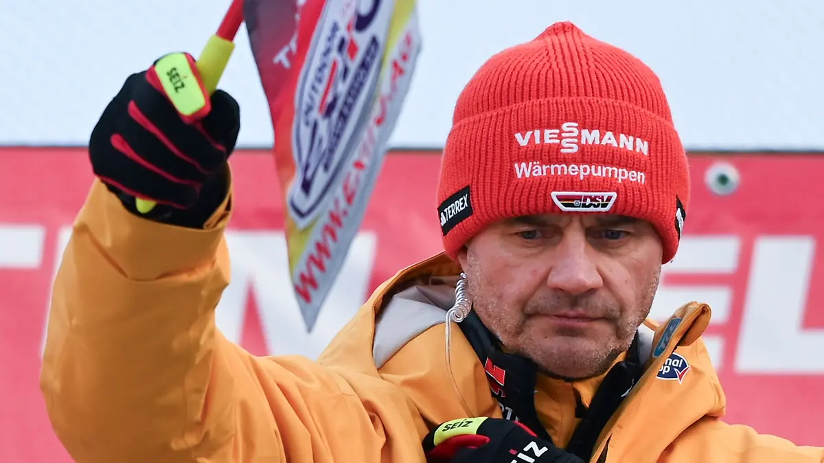 Skisprung-Bundestrainer-Stefan-Horngacher-hat-sein-Team-fuer-den-Auftakt-der-Vierschanzentournee-nominiert