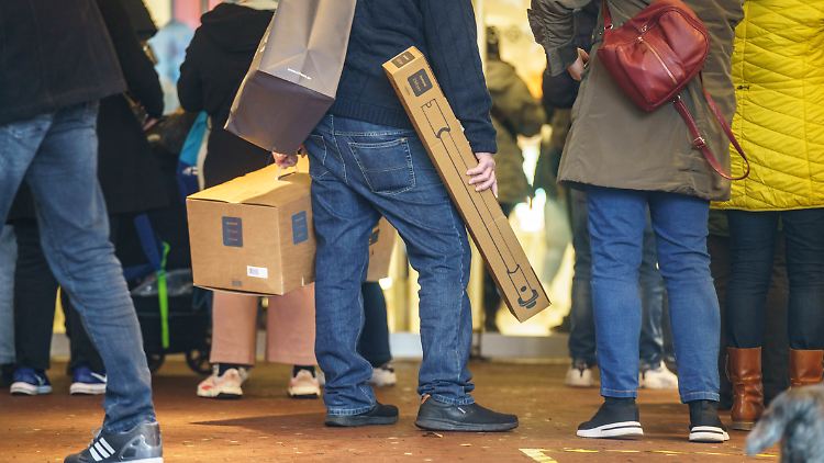 In der Vorweihnachtszeit lassen sich oft gute Preise für Laptops, Heimkino-Anlagen, Spielekonsolen und Fernseher erzielen.