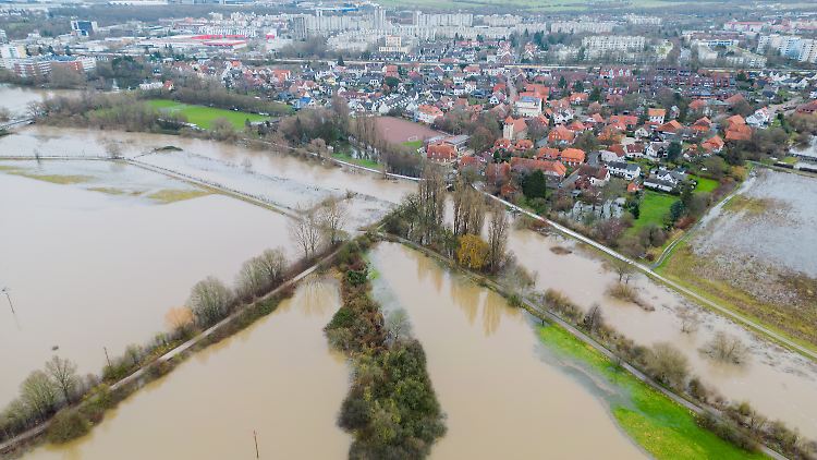Zahlreiche Pegel waren über der höchsten Meldestufe - insbesondere im südlichen Teil Niedersachsens.
