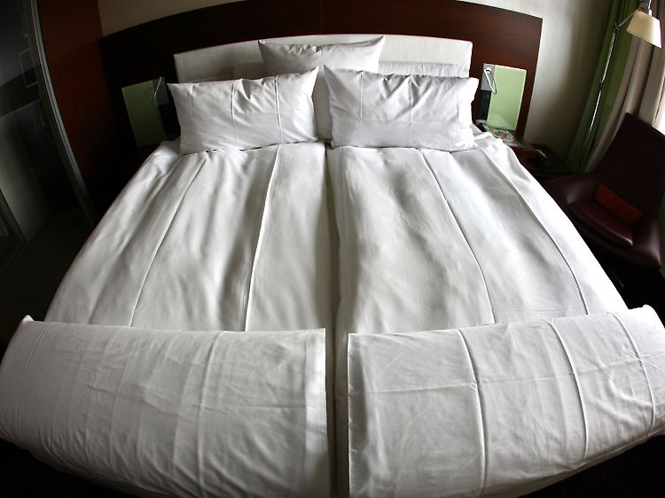 hotelbett.jpg