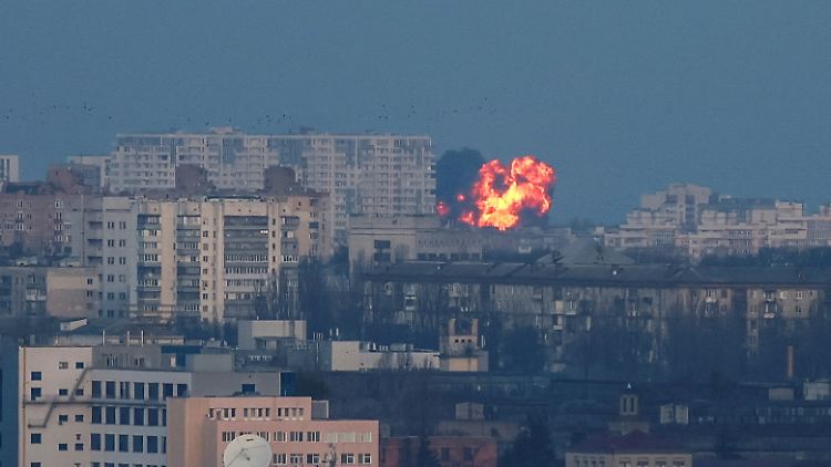 In Kiew waren mehrere Explosionen zu hören - und zu sehen.