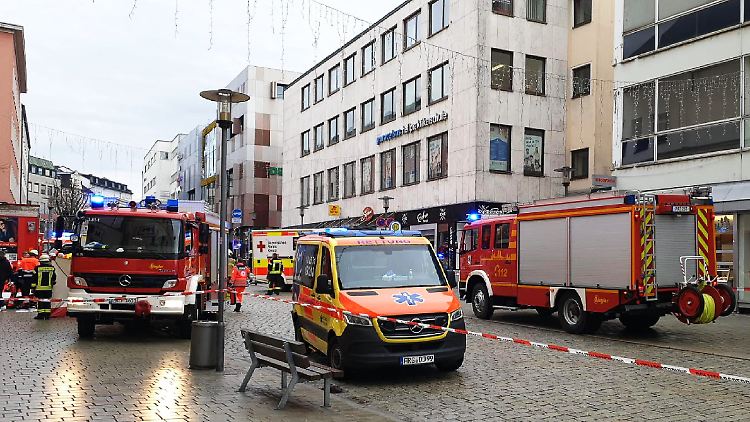 Ein medizinischer Grund bei dem Unfallfahrer sei nicht auszuschließen, sagt die Polizei.
