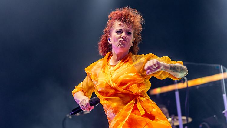 Mit Lucy Diakovska zieht auch ein echter Popstar ins Dschungelcamp.