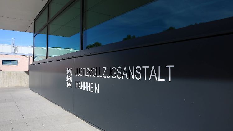 Der Mann hat nach Polizeiangaben bei der Festnahme keinen Widerstand geleistet.