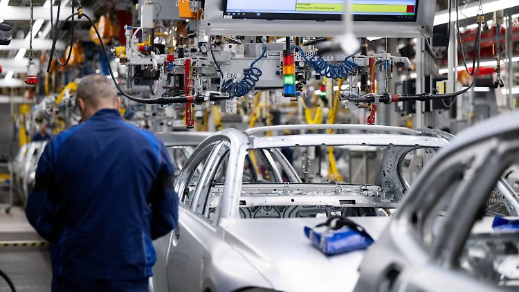 Mehr als 2200 Unternehmensvertreter unterschiedlicher Industriezweige nahmen an der Umfrage teil.