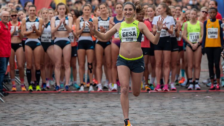Im Vorjahr ging Gesa Krause beim Silvesterlauf mit Babybauch an den Start.