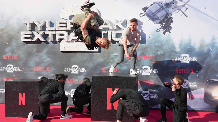 Stunt-Darsteller
bei der Premiere von Tyler Rake - Extraction 2.