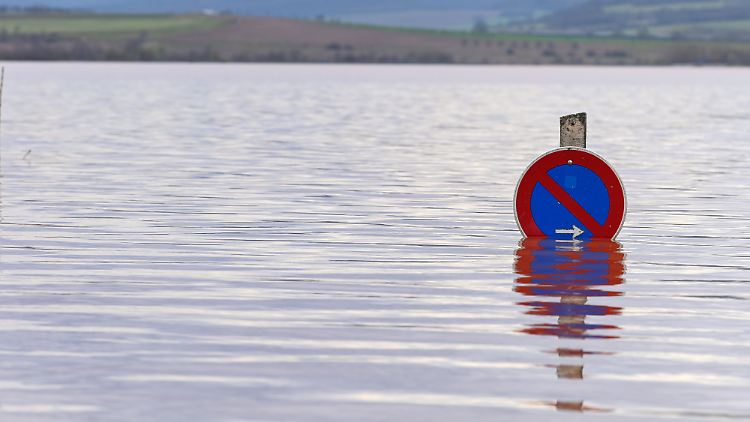 Bis Donnerstag früh rechnen die Wettercomputer für die Hochwassergebiete mit Regenmengen um 40 Liter pro Quadratmeter. Noch mehr Regen wird für die westlichen und südwestlichen Mittelgebirge erwartet.