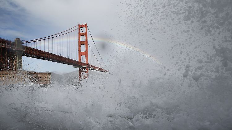 In der Bucht von San Francisco wurden bis zu 12 Meter hohe Wellen registriert.