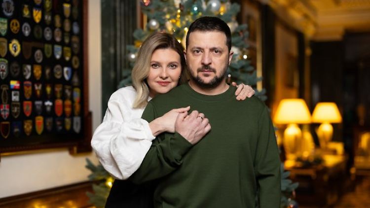 Selenskyj mit seiner Frau Olena: "Die Ukraine lebt, die Ukraine ist lebendig, die Ukraine kämpft und kämpft."