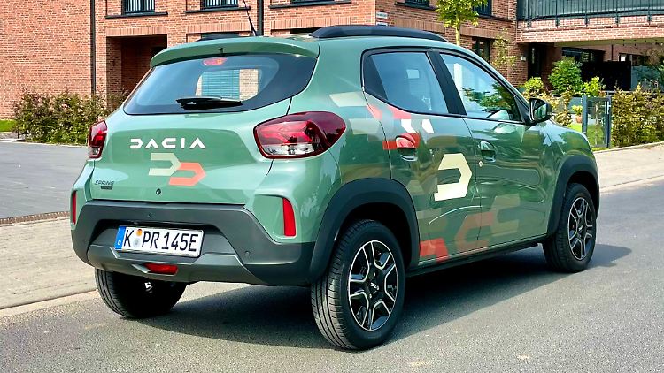 Der kleine Dacia Spring ist ein recht simpel gemachtes Auto, überzeugt aber viele Kunden.