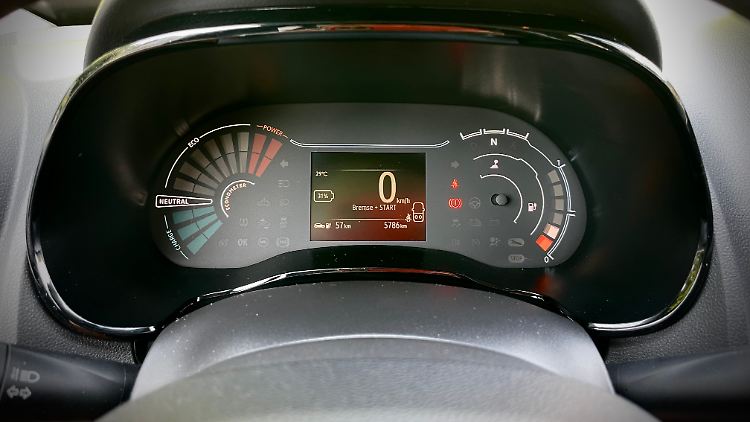 Mechanische Nadeln gibt es beim Kombiinstrument des Dacia Spring nicht. Stattdessen sind es spezielle Leuchtsegmente.