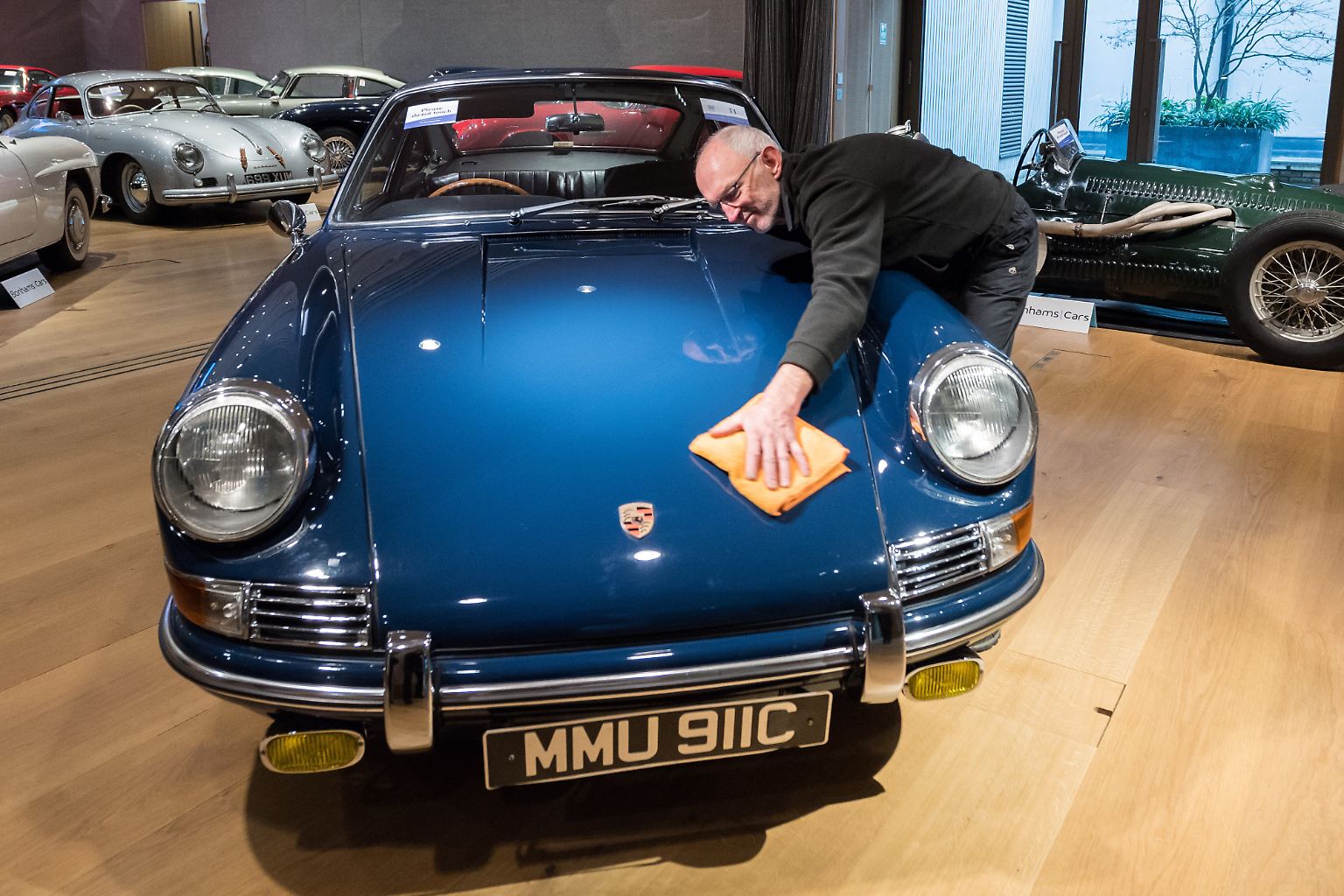 Im Jahr 2023 wechselten wieder viele Edel-Oldtimer und auch "moderne Klassiker" ihren Besitzer für zum Teil schwindelerregende Millionensummen. Der ultimative Rekord wie im Vorjahr blieb aber aus: ...