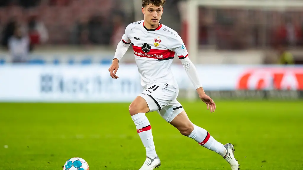 Stuttgarts-Mateo-Klimowicz-in-Aktion