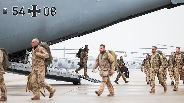 Seit Russlands groß angelegter Invasion in der Ukraine wird wieder vermehrt über die Wehrpflicht debattiert.