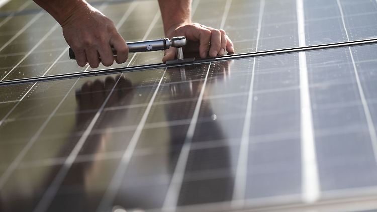 Die Hälfte der 2023 neu installierten Solarstromleistung entfiel laut Bundesverband Solarwirtschaft auf das Heimsegment.