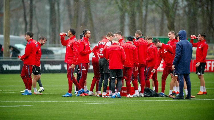 Neuzugänge darf der Effzeh vorerst nur aus der eigenen Jugend holen.