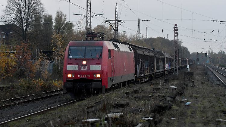 In der Theorie will die GDL Lokführer bei der Bahn abwerben und dann an Unternehmen verleihen.