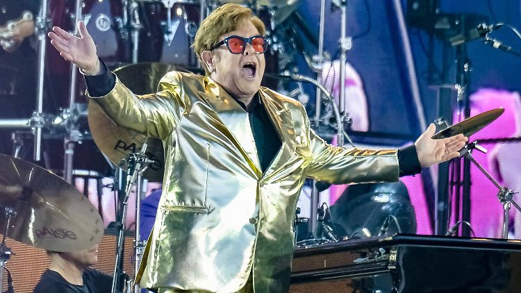 Seine Tournee-Karriere hat Sir Elton John kürzlich beendet.
