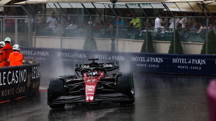 Valtteri Bottas im 2023er-Boliden mit "Stake"-Logo auf dem Heckflügel.