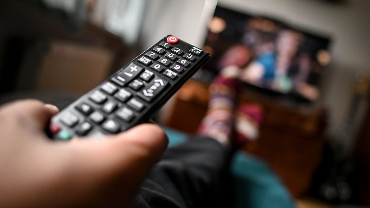 Ob Kabel, Satelliten, Antennen oder Internet: Um fernzusehen, gibt es unterschiedliche Übertragungswege.