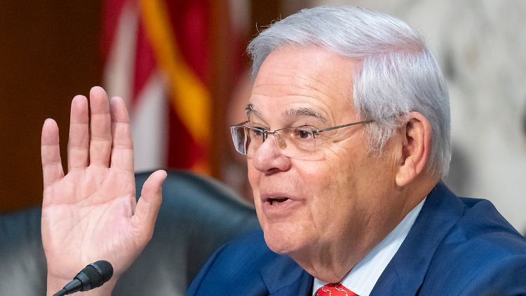 Robert Menendez soll Hunderttausende Dollar aus Ägypten und dem Emirat Katar erhalten haben. 