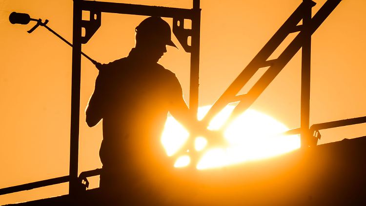 Der Einbruch in der Bauwirtschaft zieht sich länger hin als erwartet.