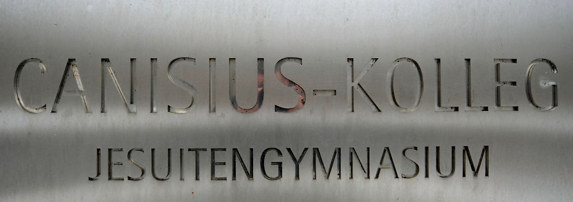Lehrer am Berliner Canisius-Kolleg sollen in den 70er und 80er Jahren Schüler sexuell missbraucht haben.