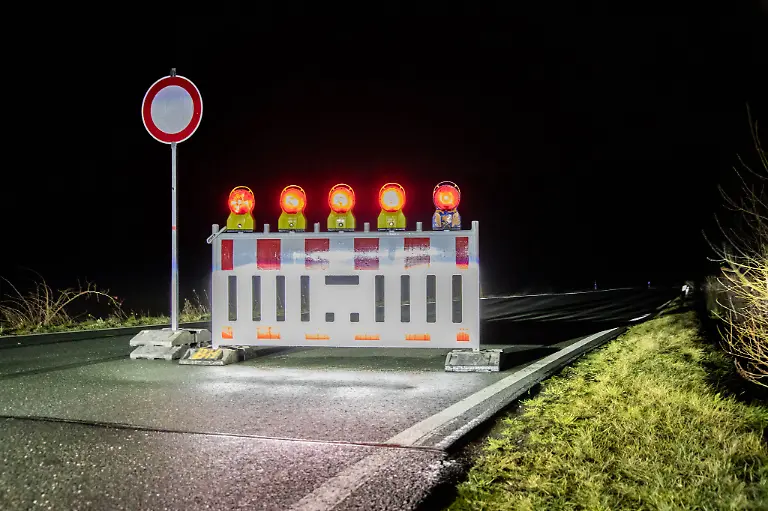 8303f66dc251070a3e71a3ecc4184979