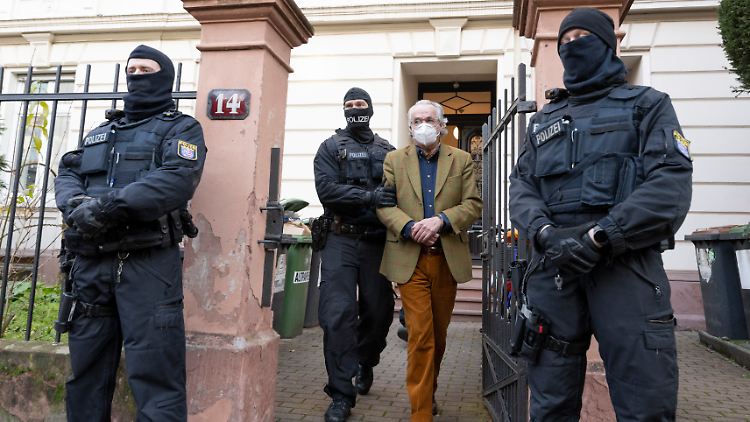 Heinrich XIII. Prinz Reuß bei seiner Festnahme im Dezember 2022.