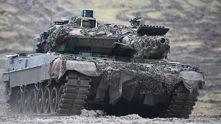 Im vergangenen Jahr exportierte Deutschland auch insgesamt 18 Leopard-2-Panzer an die Ukraine. 