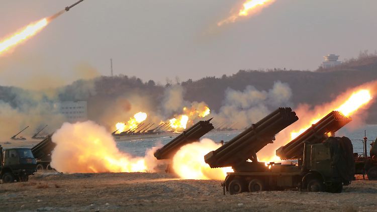 Nordkoreanische Raketenwerfer bei einer Übung in Nordkorea.