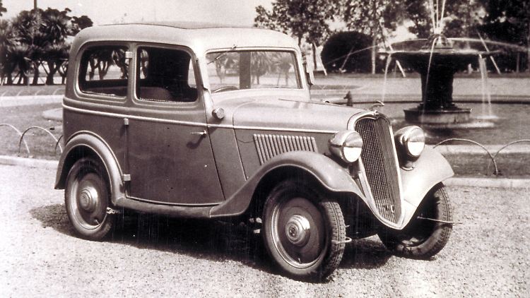 Im April 1935 rollte das erste Exemplar des 1933 gegründeten Nissan-Konzerns, der Datsun Typ 14, vom neu eingerichteten Fließband im Werk Yokohama.
