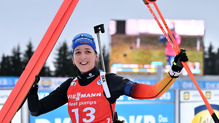 Franziska Preuß jubelt über Platz zwei.