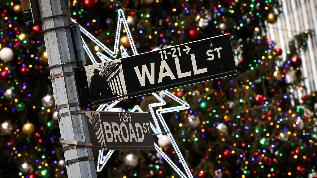 2023-12-15T204835Z-1243875456-RC2VX4A9XY0B-RTRMADP-3-USA-STOCKS