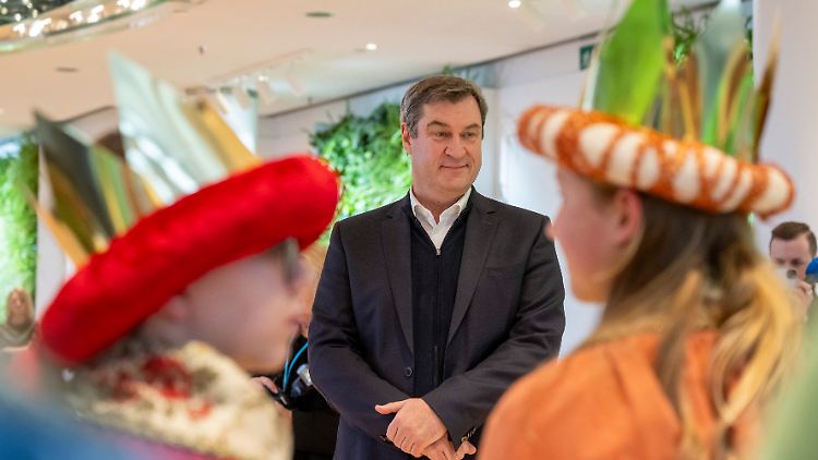 An seinem Geburtstag hatte Söder einen Termin mit Sternsingern aus Franken - seiner Heimat.