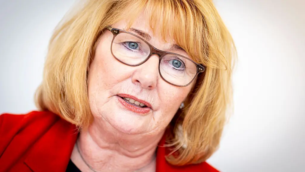 Cathrin-Burs-Praesidentin-der-Apothekerkammer-Niedersachsen-spricht-in-einem-Interview-mit-der-dpa