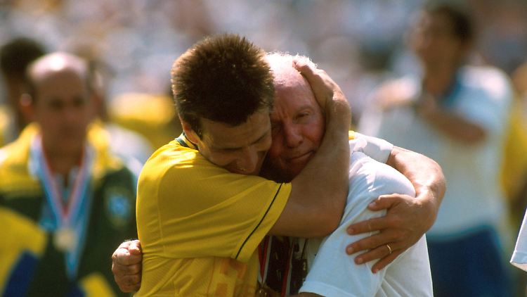 Carlos Dunga (l.) mit Zagallo nach dem gewonnenen WM-Finale im Jahr 1994.