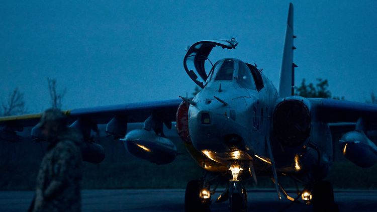 Die ukrainische Luftwaffe meldet einen erfolgreichen Einsatz auf der Krim. Hier zu sehen ist ein Jet vom Typ Su-25 nach einem Einsatz im Mai. 