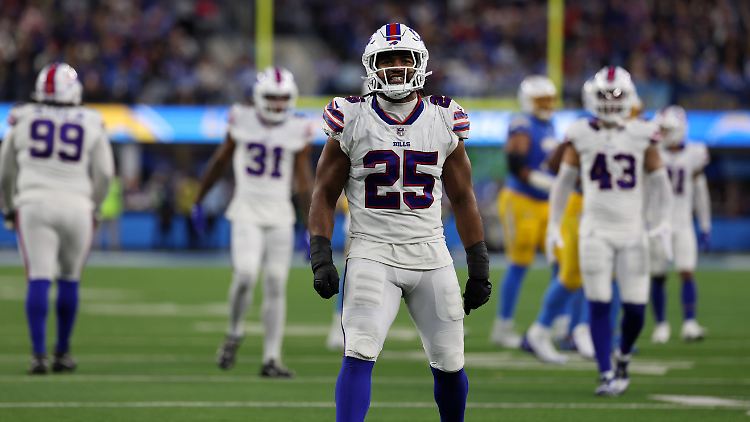 "Drama, Baby!", denkt hier womöglich der Bills.-Linebacker Tryel Dodson.