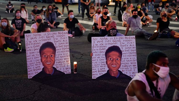 Elijah McClain ist nicht der erste Schwarze, der bei oder nach einem Polizeieinsatz starb. Brutale Polizeigewalt gegen Schwarze führt in den USA regelmäßig zu Protesten.