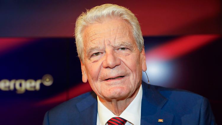 "Der Kanzler muss sich fragen, ob er nicht hinter seinem Anspruch zurückbleibt": Gauck macht sich Sorgen um die Ukraine. 