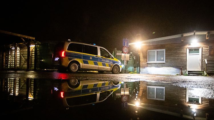 Die Beamten geben an, dass der Mann bei seiner Festnahme massiven Widerstand geleistet habe. 