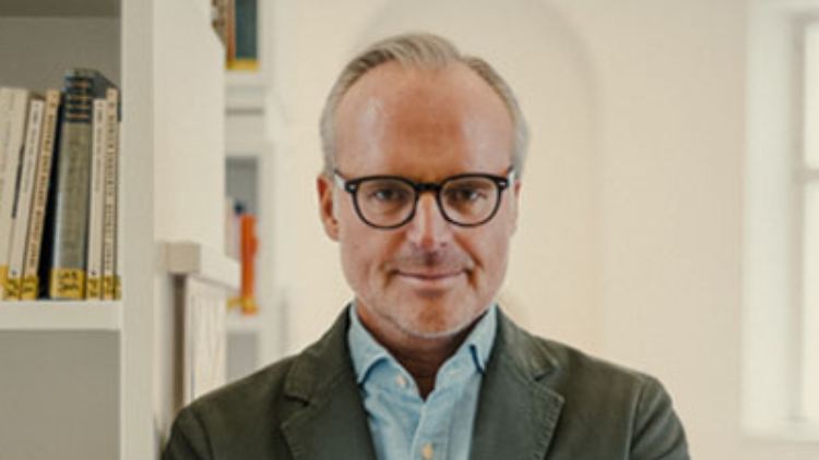 Sebastian teNeues wurde 54 Jahre alt.