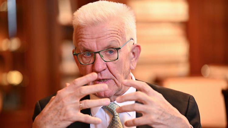 Das Elternhaus müsse den Wissensdurst der Schülerinnen und Schüler fördern, sagt Winfried Kretschmann.