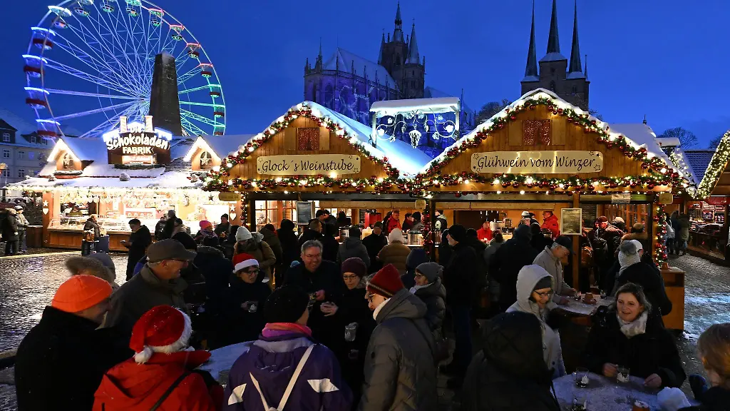 Lichter-leuchten-auf-dem-Erfurter-Weihnachtsmarkt